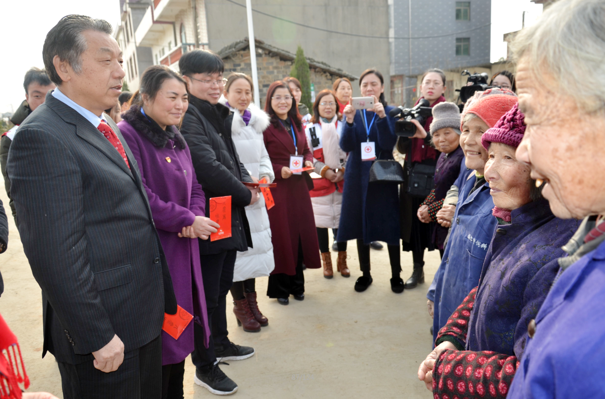 仁和集團走訪慰問杏塘村委困難群眾