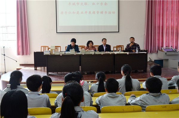 濟(jì)困助學(xué) 愛(ài)心捐贈(zèng)