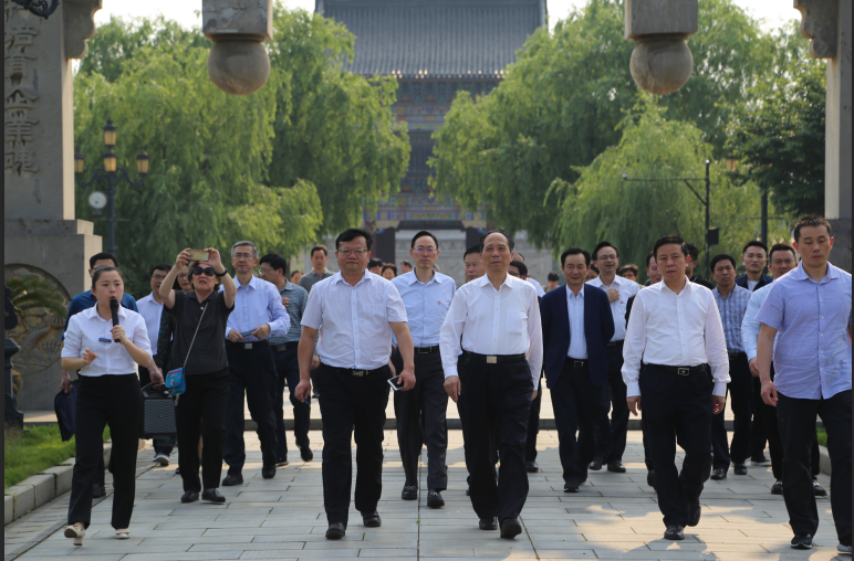 全國人大副委員長吉炳軒視察仁和集團(tuán)