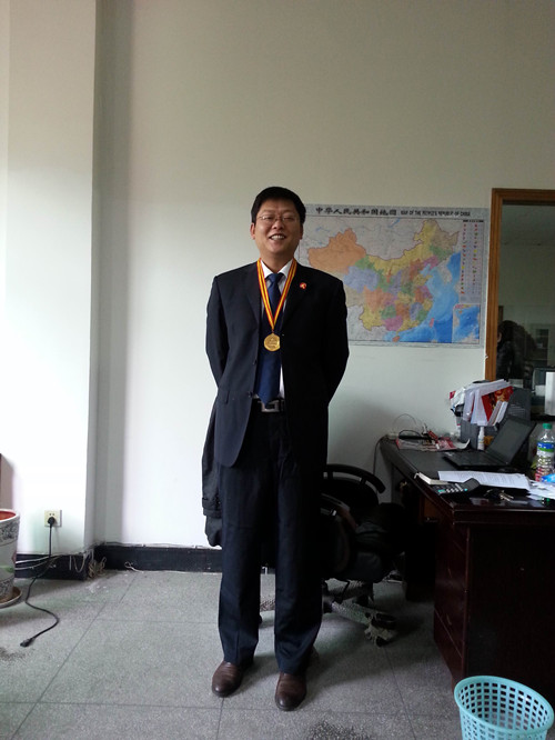 責(zé)任 擔(dān)當(dāng) 奉獻(xiàn)—記集團(tuán)2013年度勞動(dòng)模范、和力藥業(yè)品牌拓展部部長張朝輝