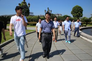 清華大學(xué)專家到仁和集團(tuán)考察調(diào)研