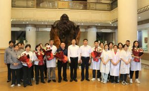 羅功成市長看望慰問集團勞模及一線職工